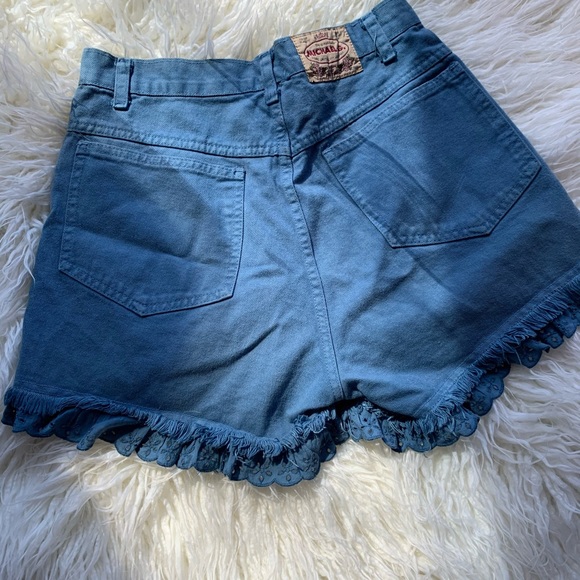Vintage high waisted eyelet jean shorts - Picture 3 of 5